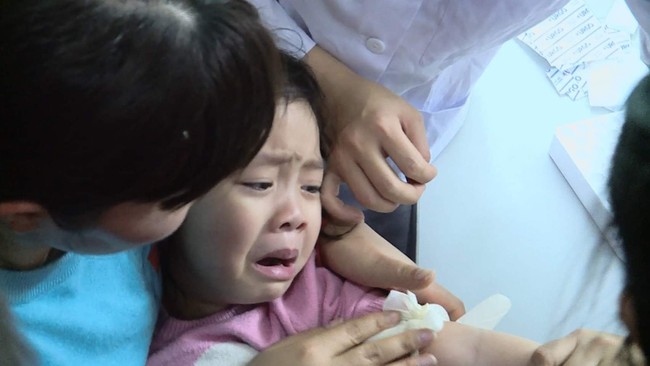 Thảm hại sau vụ thực phẩm nhiều trường mầm non ở Bắc Ninh: Đã có 124 trẻ nhiễm sán lợn - Ảnh 2.