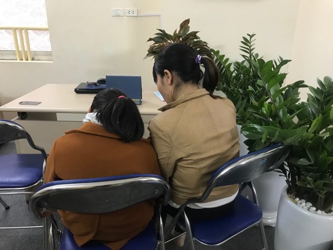 Cha của bé gái 9 tuổi bị hiếp dâm ở vườn chuối: “Nhiều người rỉ tai nhau vợ chồng tôi bán con để Trình được thả” - Ảnh 4. Cha của bé gái 9 tuổi bị hiếp dâm ở vườn chuối: “Nhiều người rỉ tai nhau vợ chồng tôi bán con để Trình được thả” - Ảnh 4.