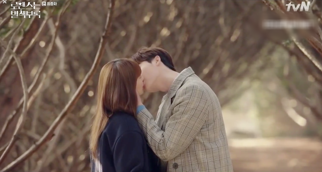 Phụ lục tình yêu: Đến tận tập cuối rồi mà Lee Jong Suk và vợ Won Bin - Lee Na Young vẫn cứ hôn hít, quấn quýt thế này - Ảnh 11.