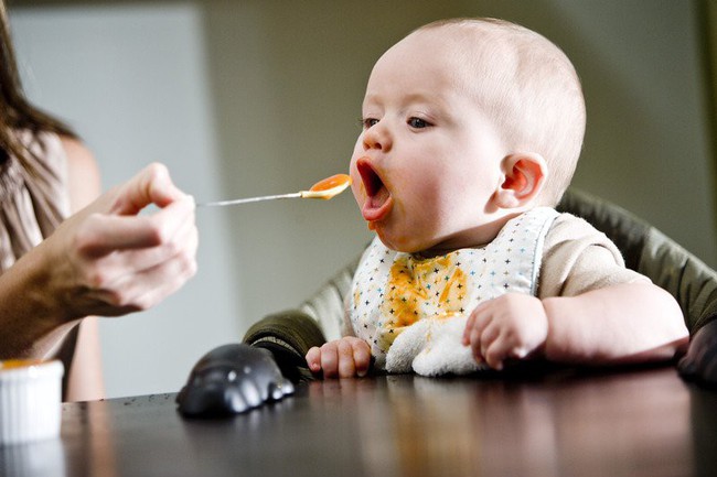 8 loại thực phẩm phổ biến không tốt cho trẻ nhỏ, cha mẹ rất nên lưu ý  - Ảnh 4.