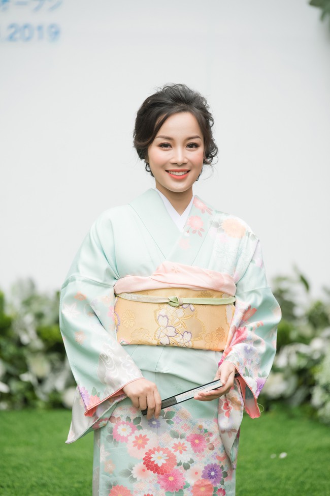 Nhan sắc tuổi băm ngày càng nở rộ của Vàng Anh Minh Hương - Ảnh 2.