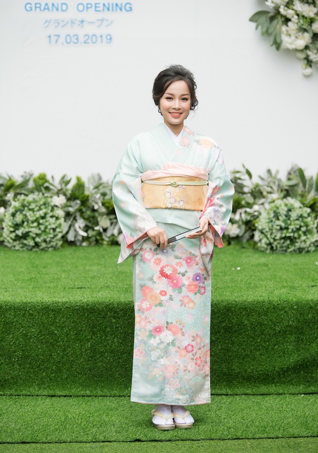 Nhan sắc tuổi băm ngày càng nở rộ của Vàng Anh Minh Hương - Ảnh 3.