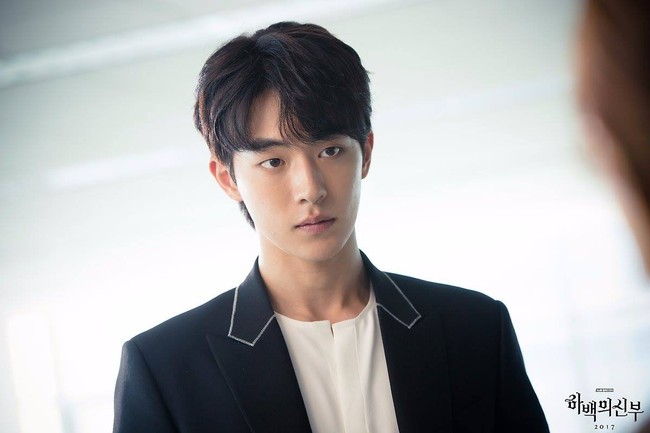 Sau khi gây sốt với bờ vai rộng như Thái Bình Dương, Nam Joo Hyuk bất ngờ hé lộ dự định trong năm 2019 - Ảnh 6.