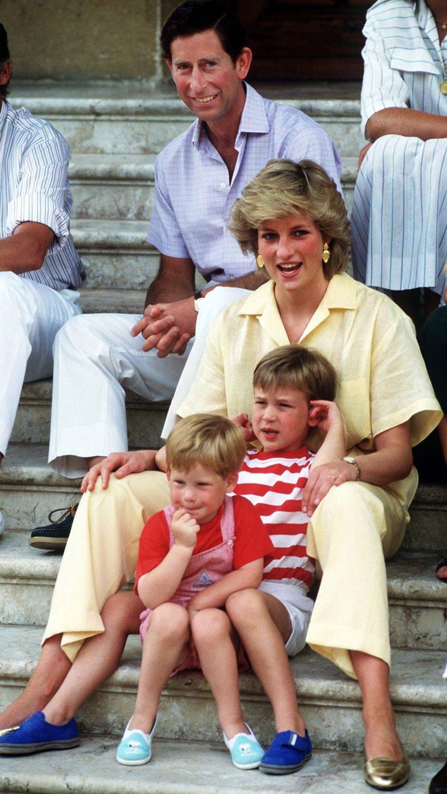 Lý do thực sự đằng sau gương mặt khó chịu, không một nụ cười của Hoàng tử Harry bên cạnh vợ bầu trong suốt chuyến công du vừa qua - Ảnh 3.