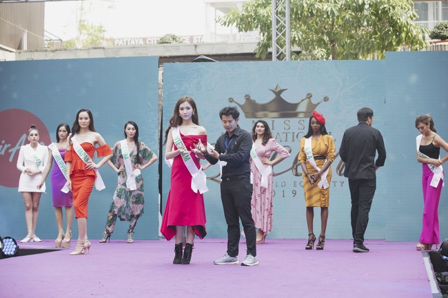 Đột nhập hậu trường Hoa hậu Chuyển giới Quốc tế: Nhật Hà và dàn thí sinh gấp rút tổng duyệt trước đêm thi quan trọng - Ảnh 5.