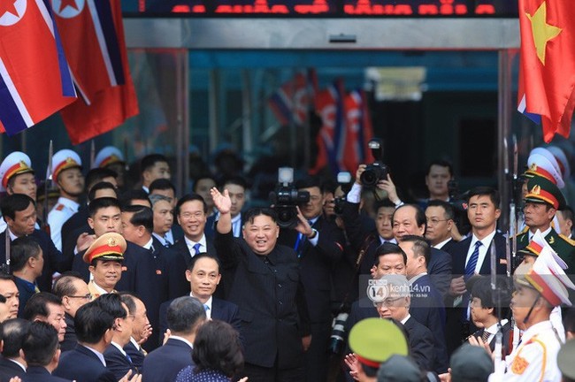 Ông Kim Jong-un vẫy tay tạm biệt và cảm ơn Việt Nam, lên tàu bọc thép trở về Triều Tiên - Ảnh 26.