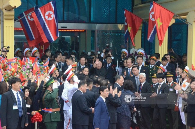 Ông Kim Jong-un vẫy tay tạm biệt và cảm ơn Việt Nam, lên tàu bọc thép trở về Triều Tiên - Ảnh 27.