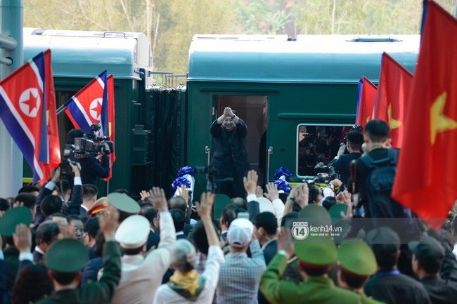 Ông Kim Jong-un vẫy tay tạm biệt và cảm ơn Việt Nam, lên tàu bọc thép trở về Triều Tiên - Ảnh 30.