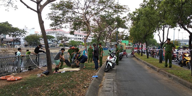 TP.HCM: Đi câu cá cùng bạn, nam thanh niên trượt chân rớt xuống kênh Tàu Hủ chết đuối - Ảnh 2.