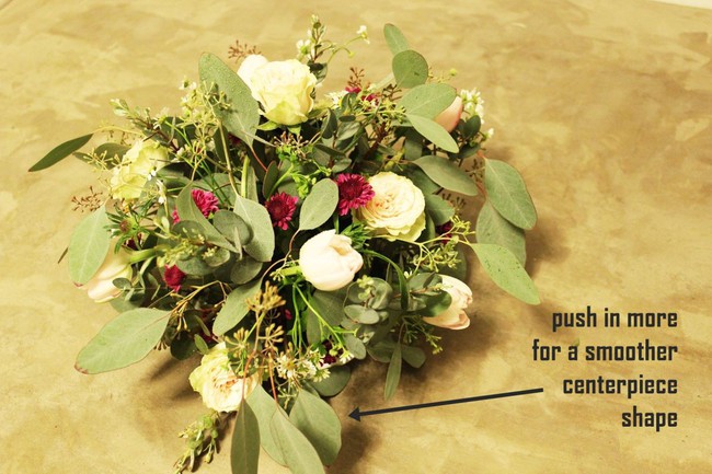 6 bước hướng dẫn bạn cách cắm hoa bằng xốp đúng chuẩn - Ảnh 14.