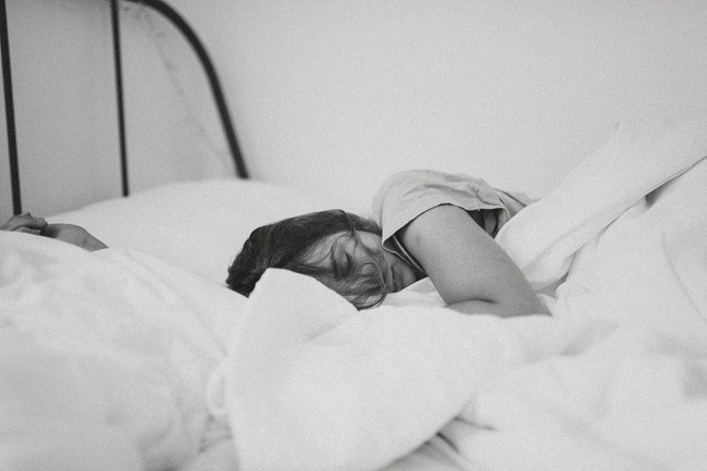 5 sai lầm trong cách sắp xếp phòng ngủ có thể khiến bạn bị chứng mất ngủ thường xuyên  - Ảnh 3.