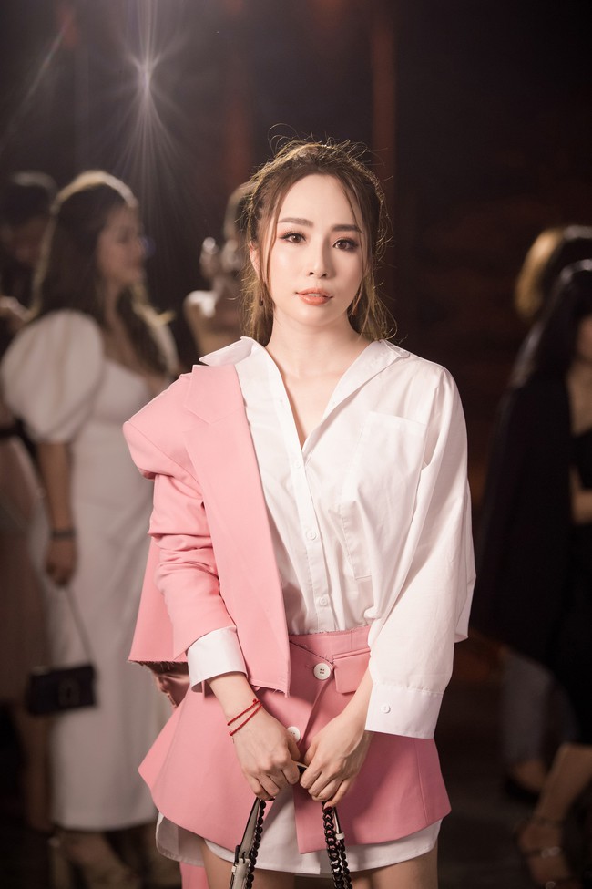 Lần đầu xuất hiện sau tin ly hôn chồng, cá sấu chúa Quỳnh Nga trẻ trung, quyến rũ thế này - Ảnh 5. Lần đầu xuất hiện sau tin ly hôn chồng, cá sấu chúa Quỳnh Nga trẻ trung, quyến rũ thế này - Ảnh 5.