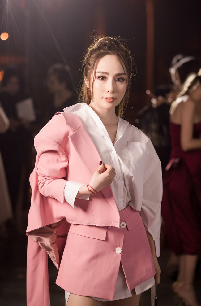 Lần đầu xuất hiện sau tin ly hôn chồng, cá sấu chúa Quỳnh Nga trẻ trung, quyến rũ thế này - Ảnh 6. Lần đầu xuất hiện sau tin ly hôn chồng, cá sấu chúa Quỳnh Nga trẻ trung, quyến rũ thế này - Ảnh 6.
