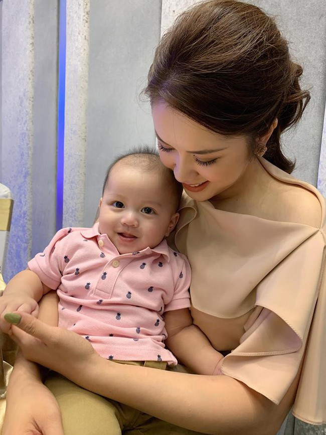 Mẹ 4 con chia sẻ tuyệt chiêu rèn con dễ dãi ngay từ khi lọt lòng, được loạt mẹ bỉm sữa khác hưởng ứng vỗ tay rần rần - Ảnh 10. Mẹ 4 con chia sẻ tuyệt chiêu rèn con dễ dãi ngay từ khi lọt lòng, được loạt mẹ bỉm sữa khác hưởng ứng vỗ tay rần rần - Ảnh 10.