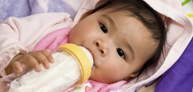 Nguyên tắc giúp con cai sữa mẹ thành công, hiệu quả nhưng vẫn có lợi cho trẻ các mẹ bỉm sữa nên nhớ - Ảnh 3.