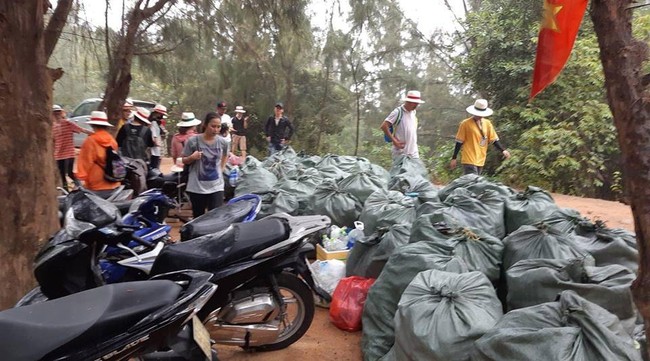 Dọn rác ở Sơn Trà, nhóm thanh niên được khen ngợi hết lời, nhưng những loại rác hình thù đặc biệt mới là thứ gây chú ý - Ảnh 8.