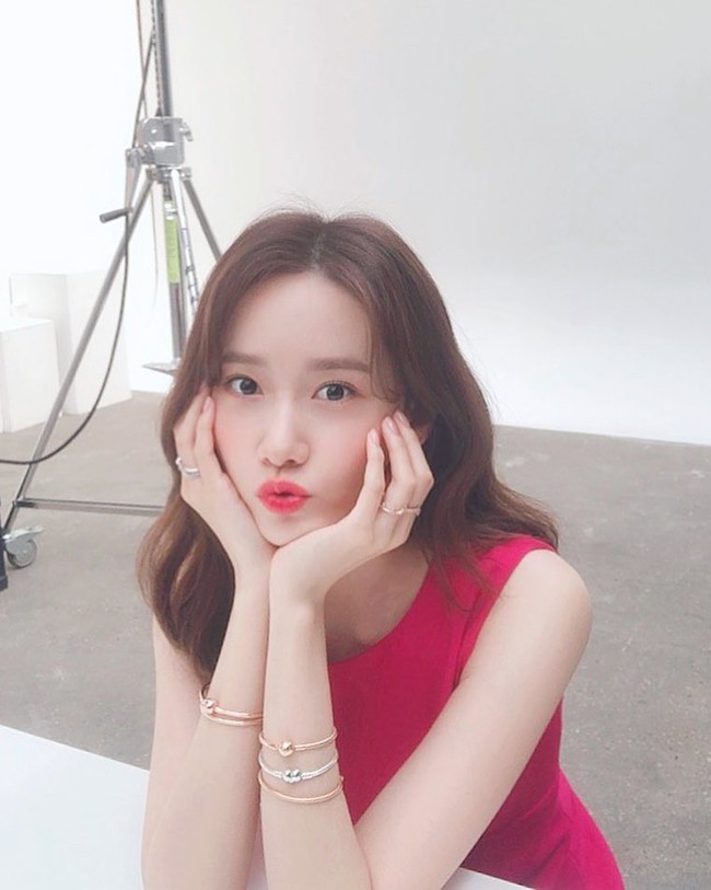 Yoona gây sốc khi xuất hiện với gương mặt sưng vù, cứng đơ - Ảnh 5.