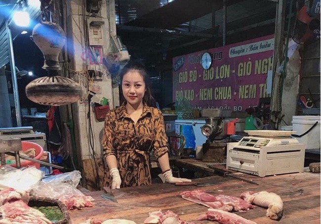 Cô nàng Bắc Ninh bỗng dưng bị chỉ trích làm màu vì trang điểm đậm, mặc váy xòe ngồi bán thịt, sự thật là... - Ảnh 2.