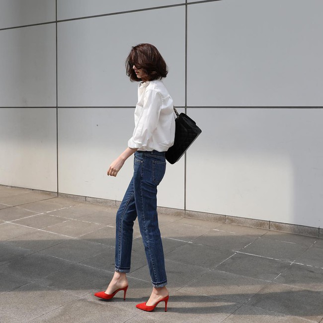 Lên đồ chuẩn như công sở Hàn với 15 gợi ý từ street style tuần này - Ảnh 10. Lên đồ chuẩn như công sở Hàn với 15 gợi ý từ street style tuần này - Ảnh 10.