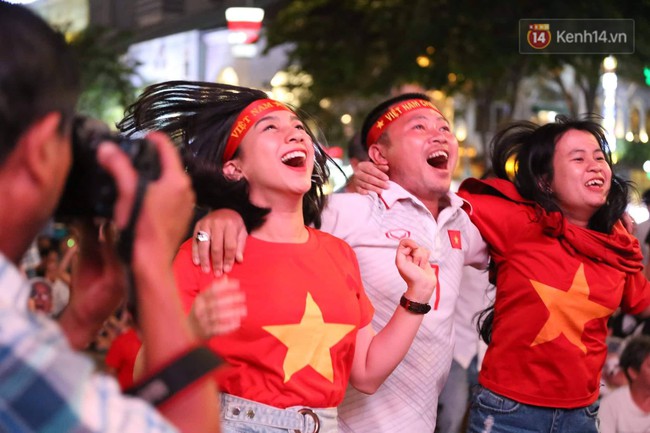 Không thể tin nổi: Thái Lan bị thủng lưới lần thứ 4 ngay những phút cuối cùng, CĐV Việt Nam ăn mừng không kịp thở! - Ảnh 14.