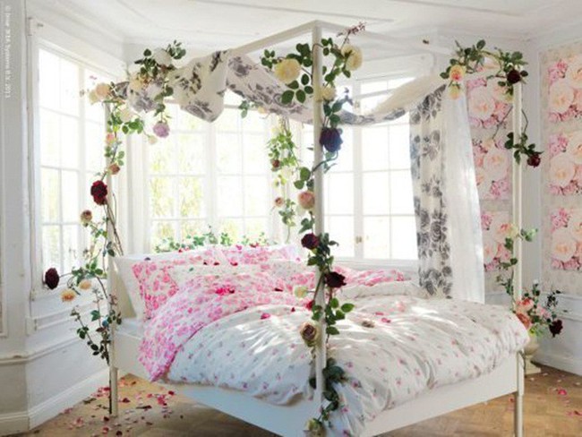 Trang trí giường cưới đẹp ngọt ngào và lãng mạn với hoa tươi - Ảnh 13.