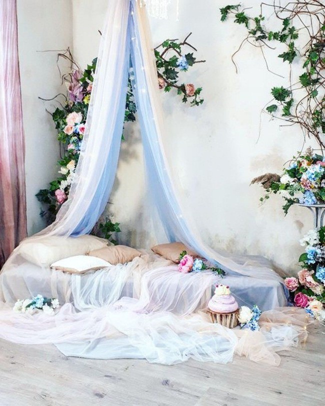 Trang trí giường cưới đẹp ngọt ngào và lãng mạn với hoa tươi - Ảnh 1.