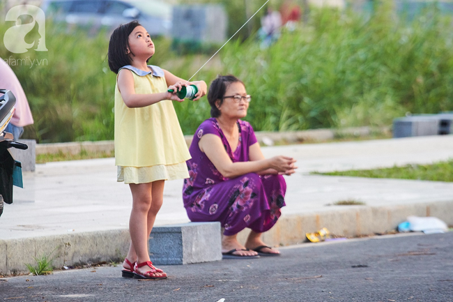 Chiều nay gió thổi mơn man dưới chân thành phố, người Sài Gòn còn đợi gì mà chưa đến đồng diều Thủ Thiêm? - Ảnh 6.