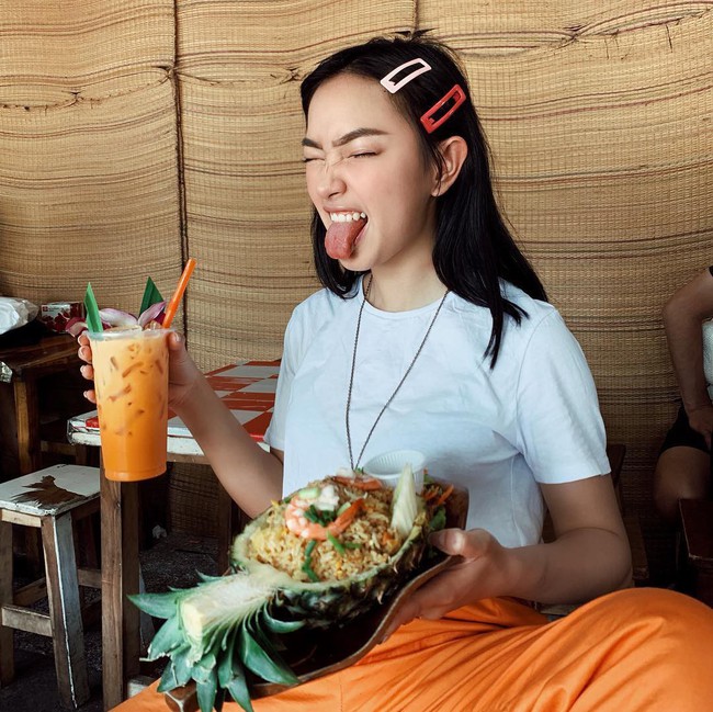 Masterchef phiên bản hot girl Việt: Đã xinh, nổi tiếng lại còn nấu ngon nhức nách thế này thì ai chơi lại nổi? - Ảnh 1.