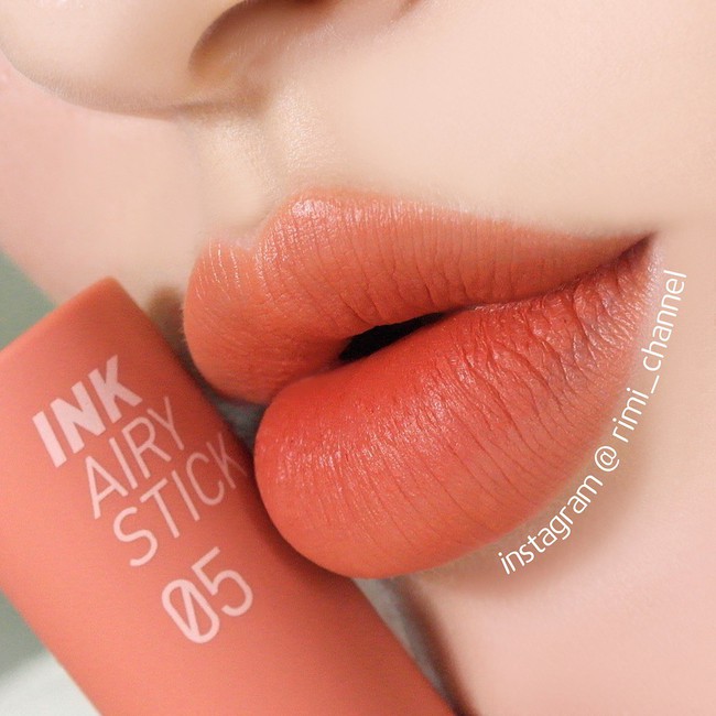Mang t&ocirc;ng nude nhưng lại tươi tắn, kh&ocirc;ng l&agrave;m bợt da, chẳng tr&aacute;ch 4 c&acirc;y son n&agrave;y được c&aacute;c c&ocirc; n&agrave;ng tag li&ecirc;n tục tr&ecirc;n Instagram - Ảnh 6.