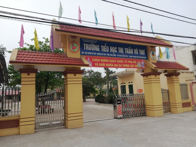 Hàng trăm phụ huynh cho con nghỉ học sau khi có học sinh tử vong do viêm não cấp cùng với cúm mùa - Ảnh 1.