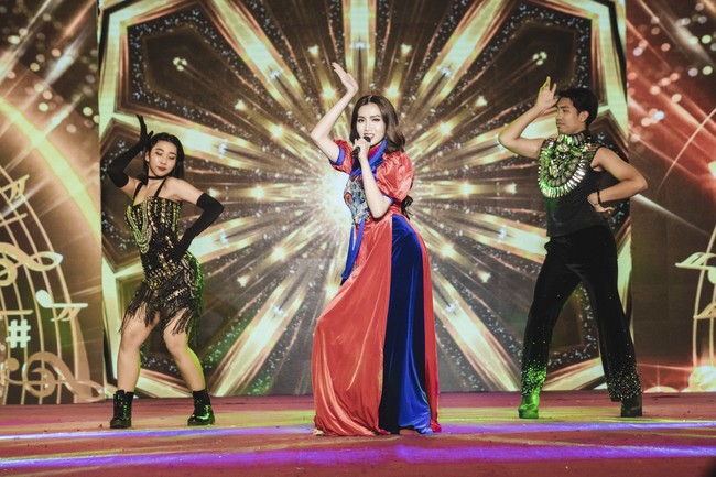 Không chỉ hát lô tô, Đỗ Nhật Hà còn mặc áo dài trình diễn tại Hoa hậu chuyển giới quốc tế 2019 - Ảnh 5.