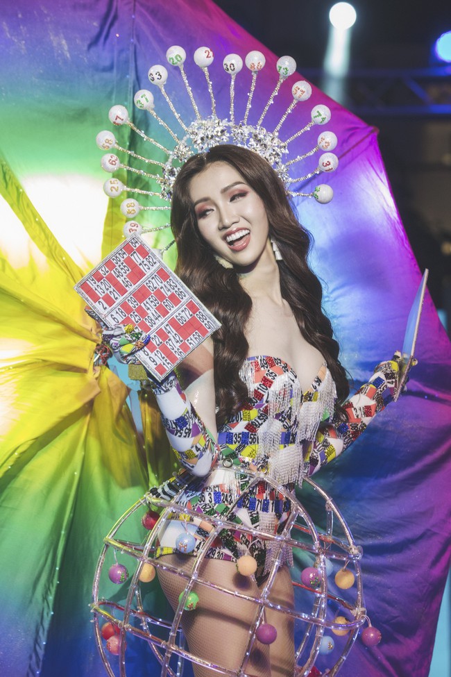 Không chỉ hát lô tô, Đỗ Nhật Hà còn mặc áo dài trình diễn tại Hoa hậu chuyển giới quốc tế 2019 - Ảnh 4.