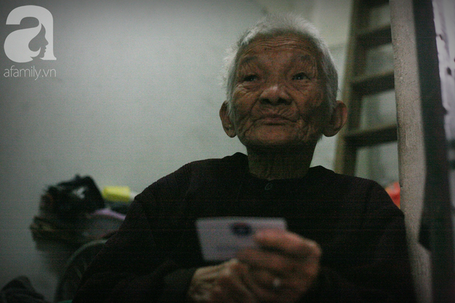 Xót cảnh cụ bà 84 tuổi, hàng ngày phải đẩy xe đi bán kẹo và tâm nguyện cuối cùng trước khi chết - Ảnh 10.