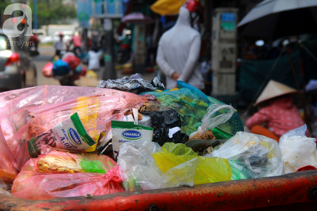 TP.HCM năm 2019: Ngột ngạt vì ô nhiễm không khí, các chỉ số vượt ngưỡng an toàn, đi đâu cũng thấy rác thải - Ảnh 1.