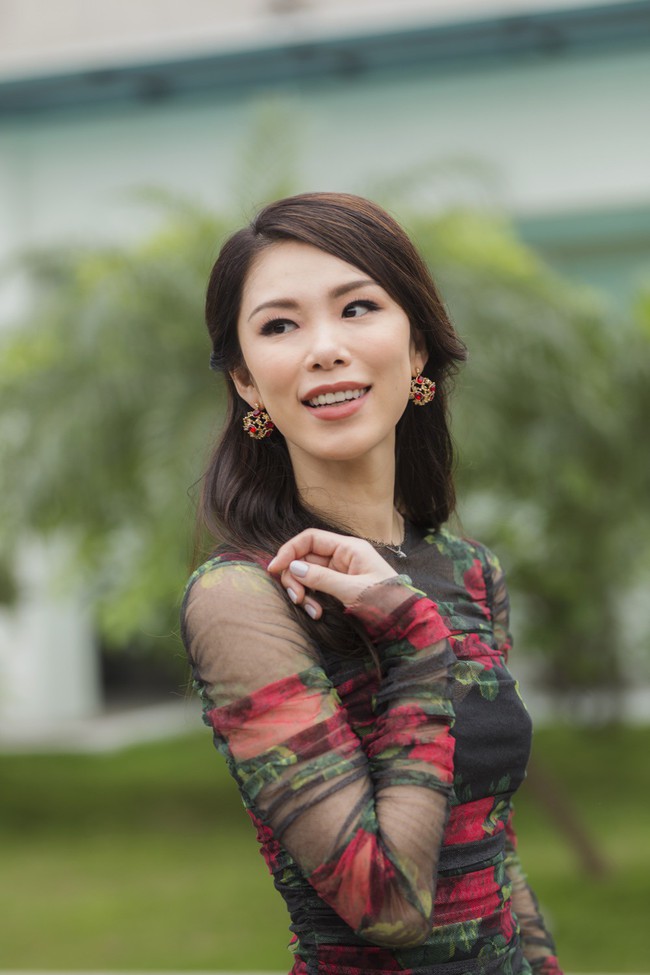 Hoa hậu Hoàn vũ 2007 Riyo Mori nửa đêm ra đón chồng tại sân bay Nội Bài - Ảnh 4. Hoa hậu Hoàn vũ 2007 Riyo Mori nửa đêm ra đón chồng tại sân bay Nội Bài - Ảnh 4.