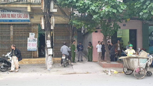 Vụ thầy cúng đâm cả nhà hàng xóm ở Nam Định: Lúc đối tượng gây án, cháu bé 18 ngày tuổi đang trong tay mẹ - Ảnh 1.
