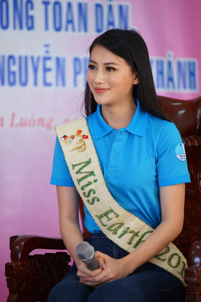 Hoa hậu Trái đất Phương Khánh mặc giản dị, về Bến Tre trồng cây xanh - Ảnh 6.