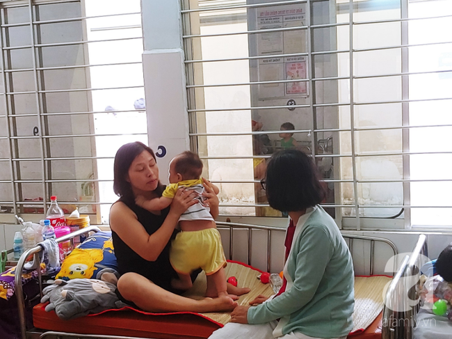Dịch sởi, sốt xuất huyết vẫn đang hoành hành tại TP.HCM: 50% số người mắc nằm ở độ tuổi nguy hiểm này - Ảnh 7. Dịch sởi, sốt xuất huyết vẫn đang hoành hành tại TP.HCM: 50% số người mắc nằm ở độ tuổi nguy hiểm này - Ảnh 7.