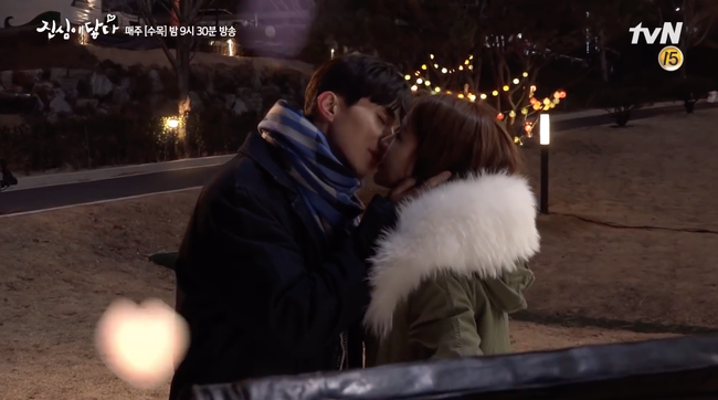 Hậu trường cảnh hôn lãng mạn đâu không thấy, chỉ thấy Lee Dong Wook - Yoo In Na cười từ đầu tới cuối - Ảnh 8.