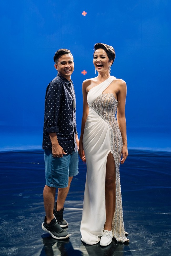 Đạo diễn lừng danh Thái Lan bộc lộ sự thích thú khi lần đầu quay phim với Hoa hậu HHen Niê  - Ảnh 4.