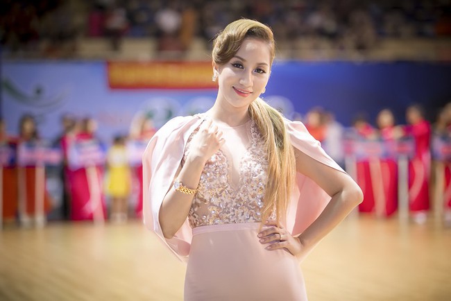 Ít khi khoe khoang tiền bạc nhưng nhìn quà Phan Hiển tặng Khánh Thi thì anh đích thị là đại gia ngầm của showbiz Việt rồi - Ảnh 7.