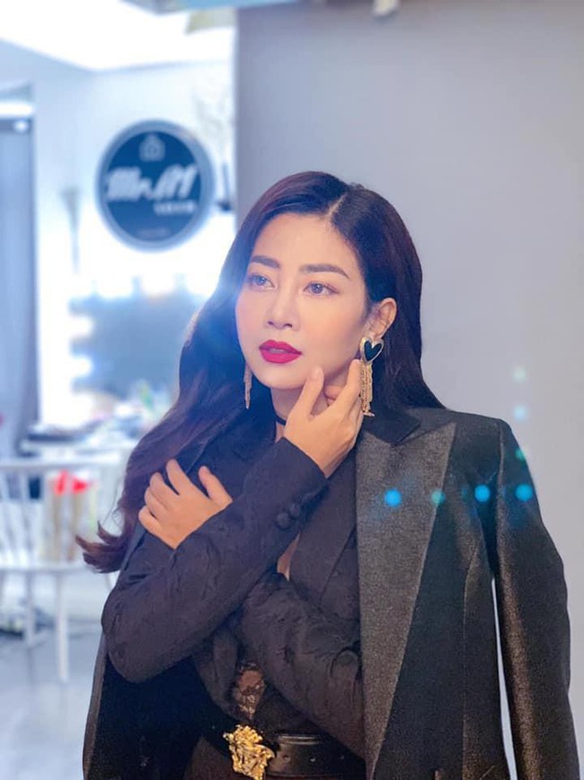 Cuộc sống sao Việt khi chống chọi với bạo bệnh: Người “lột xác” hình ảnh để lấy lại tinh thần, người vẫn miệt mài hoạt động nghệ thuật mỗi ngày - Ảnh 2. Cuộc sống sao Việt khi chống chọi với bạo bệnh: Người “lột xác” hình ảnh để lấy lại tinh thần, người vẫn miệt mài hoạt động nghệ thuật mỗi ngày - Ảnh 2.