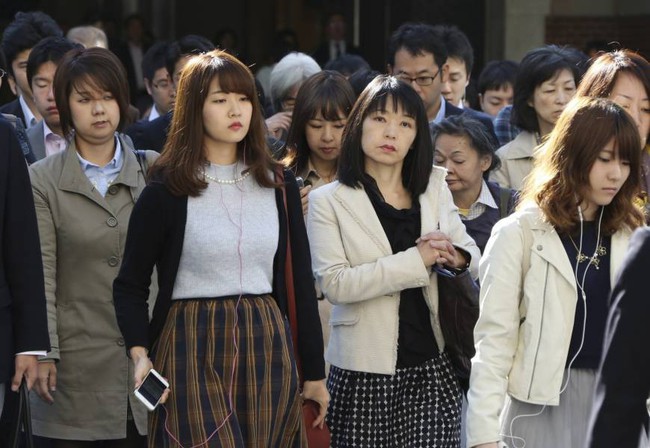 Nhật Bản thông qua dự luật cấm quấy rối nơi công sở - Ảnh 1.