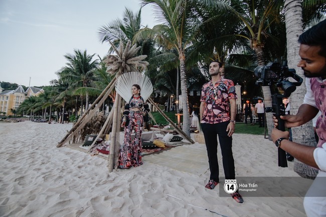 Ngày thứ 2 tiệc cưới của cặp đôi tỷ phú Ấn Độ tại Phú Quốc: Hàng trăm bàn tiệc ngồi bên bãi biển, khách mời diện đồ “thổ dân” cá tính - Ảnh 9.