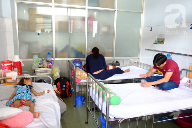 Bộ trưởng Y tế trực tiếp thị sát dịch sởi tại TP.HCM, cảnh báo các bà mẹ không chích ngừa sẽ lãnh hậu quả - Ảnh 12.