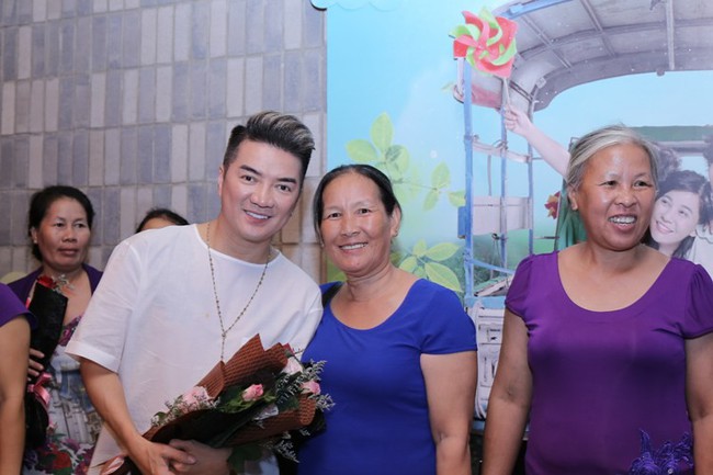 Kiều Minh Tuấn khoanh tay đứng nhìn Cát Phượng oằn mình cõng Đàm Vĩnh Hưng, lý do thực sự là đây - Ảnh 5. Kiều Minh Tuấn khoanh tay đứng nhìn Cát Phượng oằn mình cõng Đàm Vĩnh Hưng, lý do thực sự là đây - Ảnh 5.