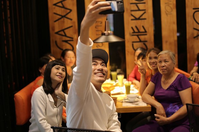 Kiều Minh Tuấn khoanh tay đứng nhìn Cát Phượng oằn mình cõng Đàm Vĩnh Hưng, lý do thực sự là đây - Ảnh 3. Kiều Minh Tuấn khoanh tay đứng nhìn Cát Phượng oằn mình cõng Đàm Vĩnh Hưng, lý do thực sự là đây - Ảnh 3.