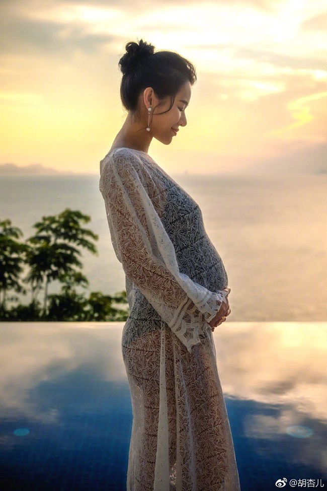 Mang thai ở tháng thứ 6, Hồ Hạnh Nhi vẫn giữ vóc dáng thon gọn đáng ghen tị - Ảnh 1.
