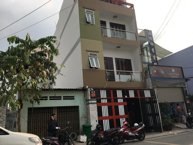 Công an khám xét nhà đại gia vàng Phúc XO sau nghi án dính đến ma túy tại quán karaoke ở Sài Gòn - Ảnh 2.