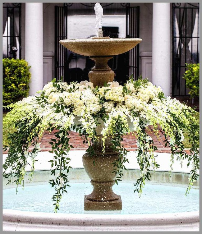 9 ý tưởng trang trí đám cưới bằng hoa tươi đẹp hút mắt khách mời ngay khi đến - Ảnh 2.